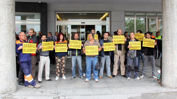basauri_funcionarios_protestas_despidos_ayuntamiento_mayo_2011