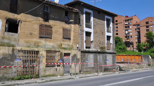 basauri_san_miguel_casas_baratas_derribo_2013_calle_gernika