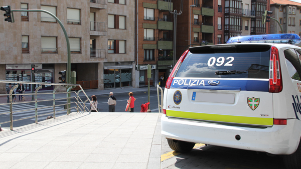 basauri_policia_municipal_2013_coche_kareaga