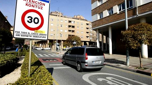 basauri_sagarrak_treinta_kilometros_hora_senal_2013