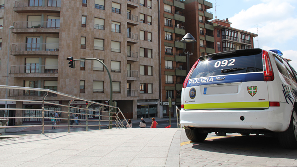 basauri_policia_municipal_2013_coche_kareaga