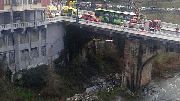 basauri_puente_ariz_2015_bomberos